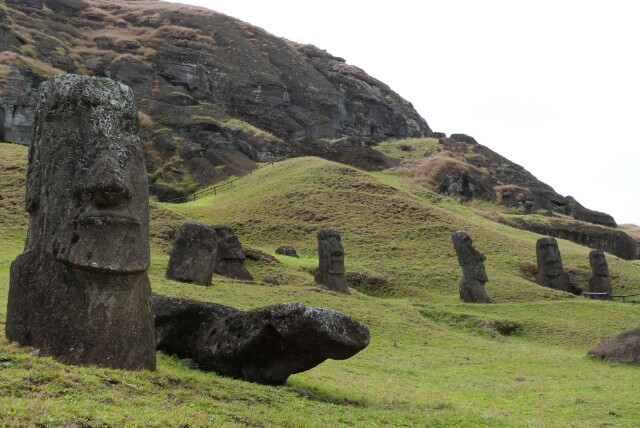 Situacion de Moais en Rano Raraku