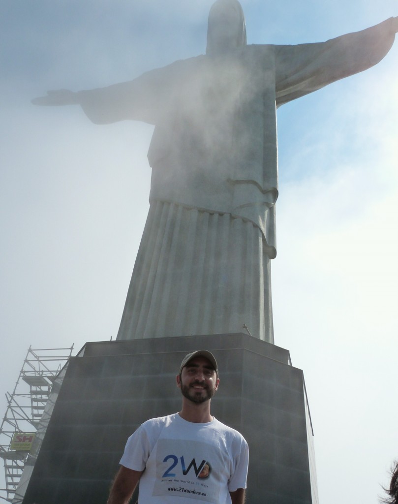 Bajo los brazos del Cristo Redentor