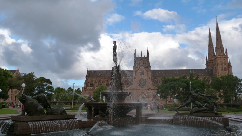 Catedral de Santa María y Hide Park en Sídney