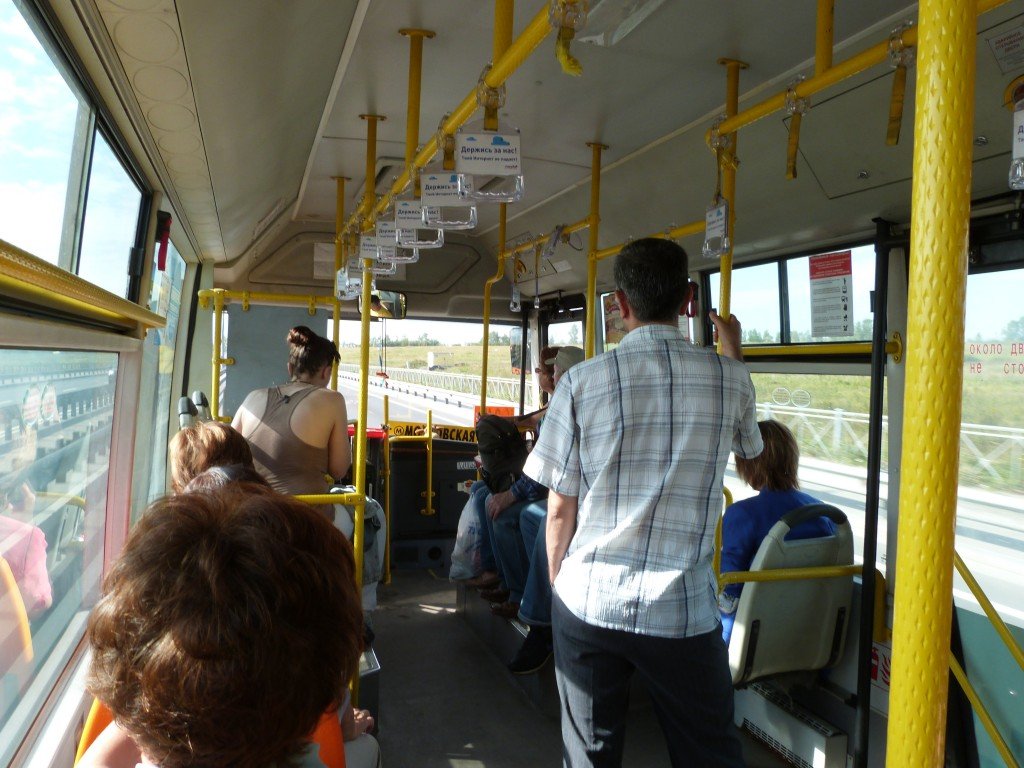 Interior de autobús en San Petersburgo