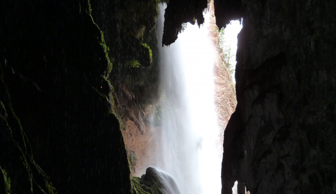 Gruta Iris en Monasterio de Piedra