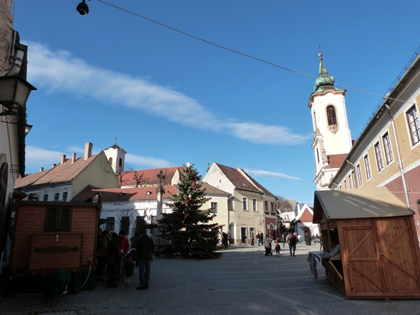 Plaza central de Szentdre