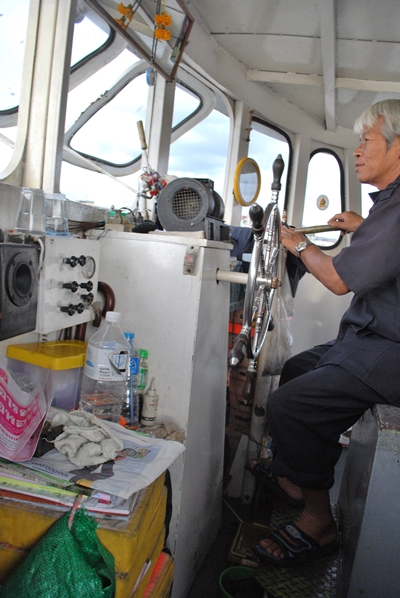 Conductor de barca en Bangkok