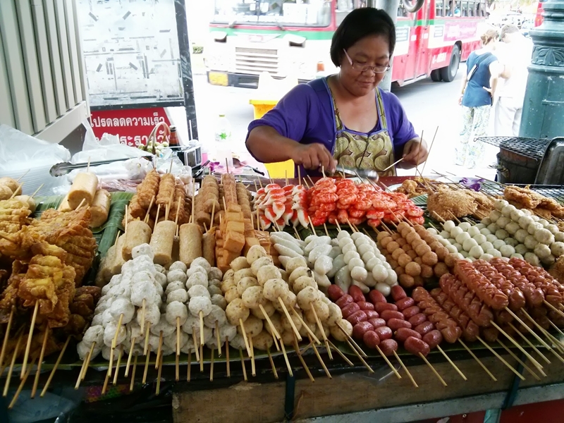 Pinchitos callejeros en Bangkok