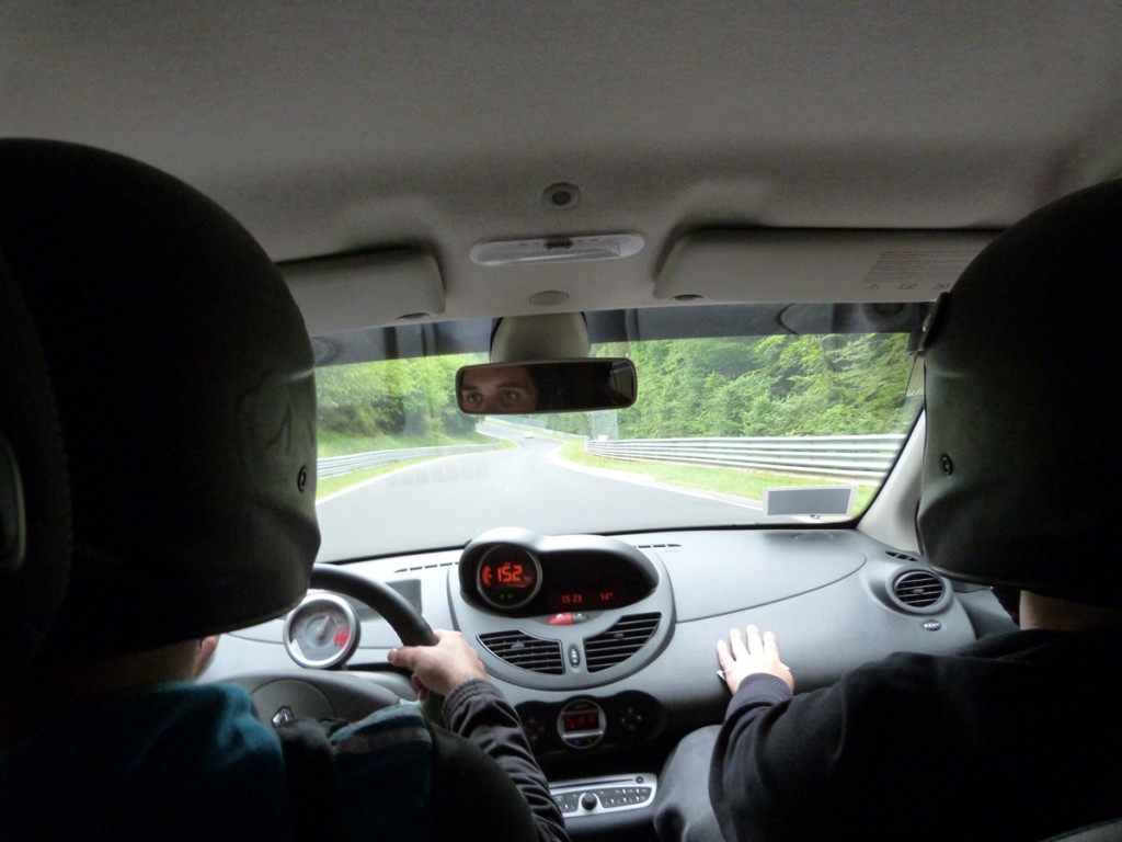 A 152 Km/h. con un Twingo en Nürburgring