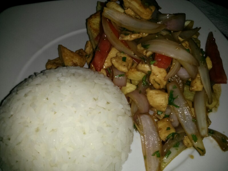 Pollo saltado con arroz