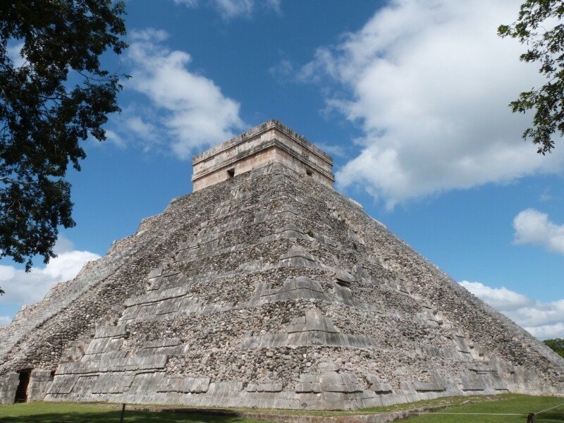 Desgaste en los lados este y sur del Castillo