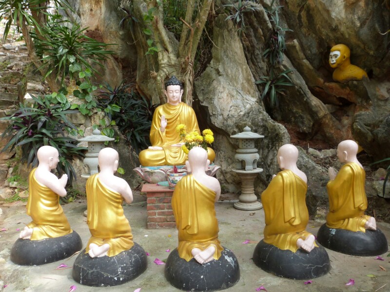 Esculturas budistas en la Montaña de Mármol
