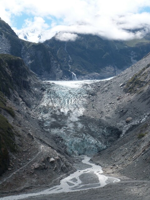 Glaciar Fox entre ríos y montañas