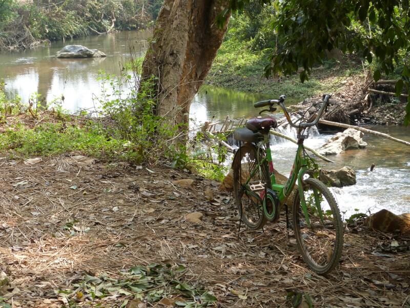 Escenas de vida caminando por Laos