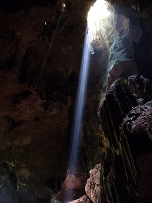 Luz en las cuevas de Niah