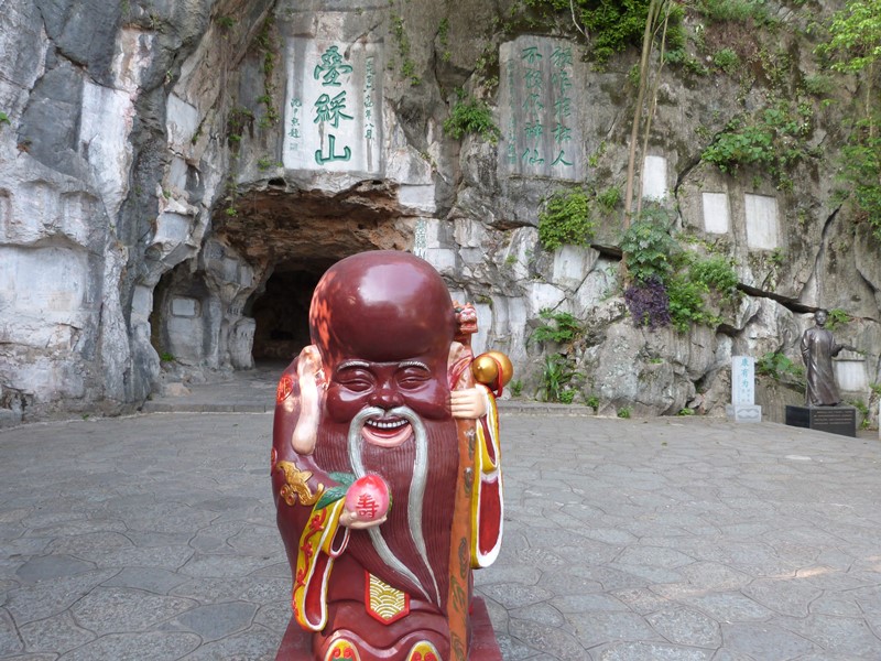 Detalles religiosos en las montañas de Guilin