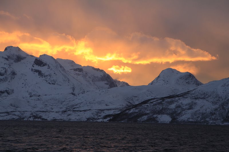 El fiordo encencido de Skulsfjord