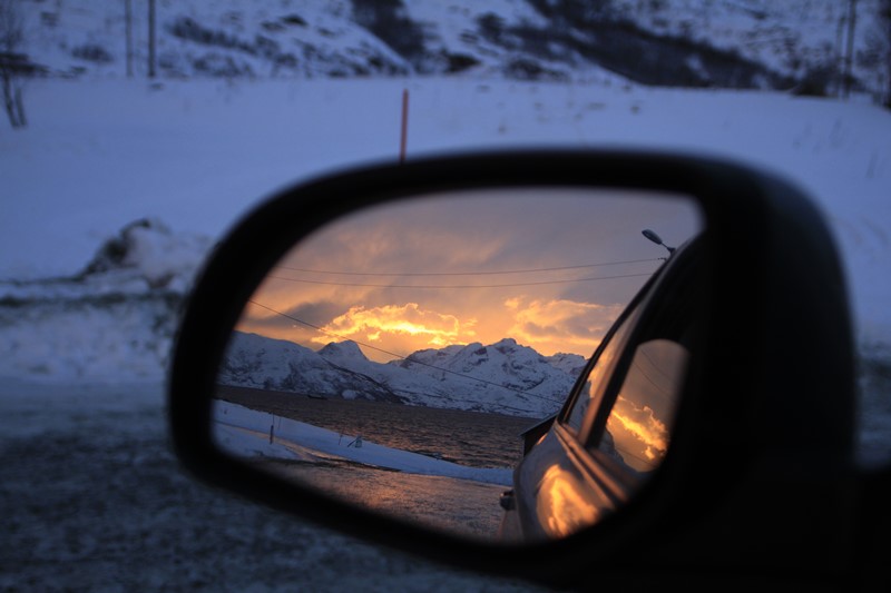 El fiordo encendido desde nuestro coche