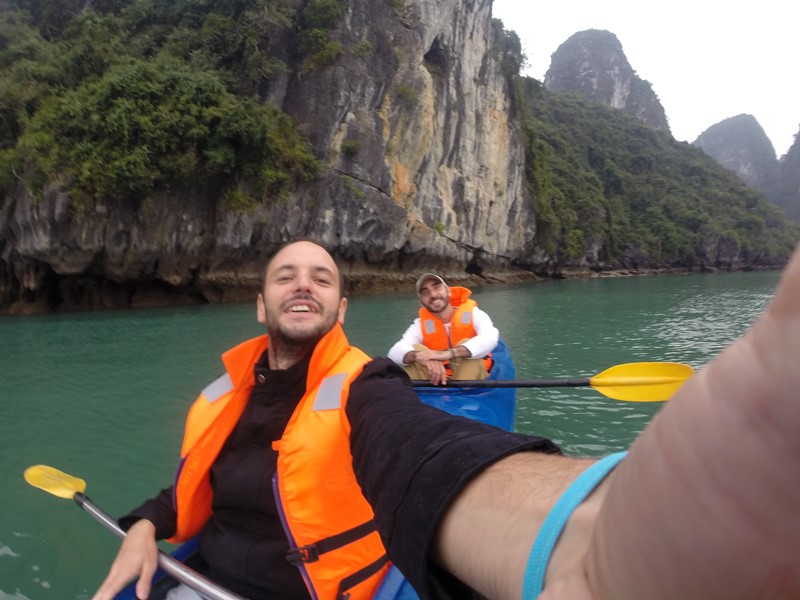 Kayak en Ha Long con Juan Pablo