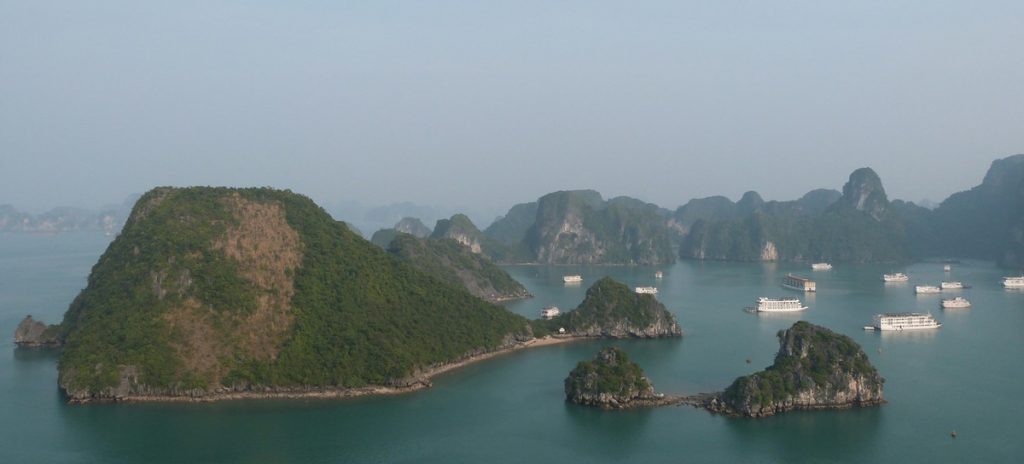 Panorámica de Ha Long Bay desde Dao Titop