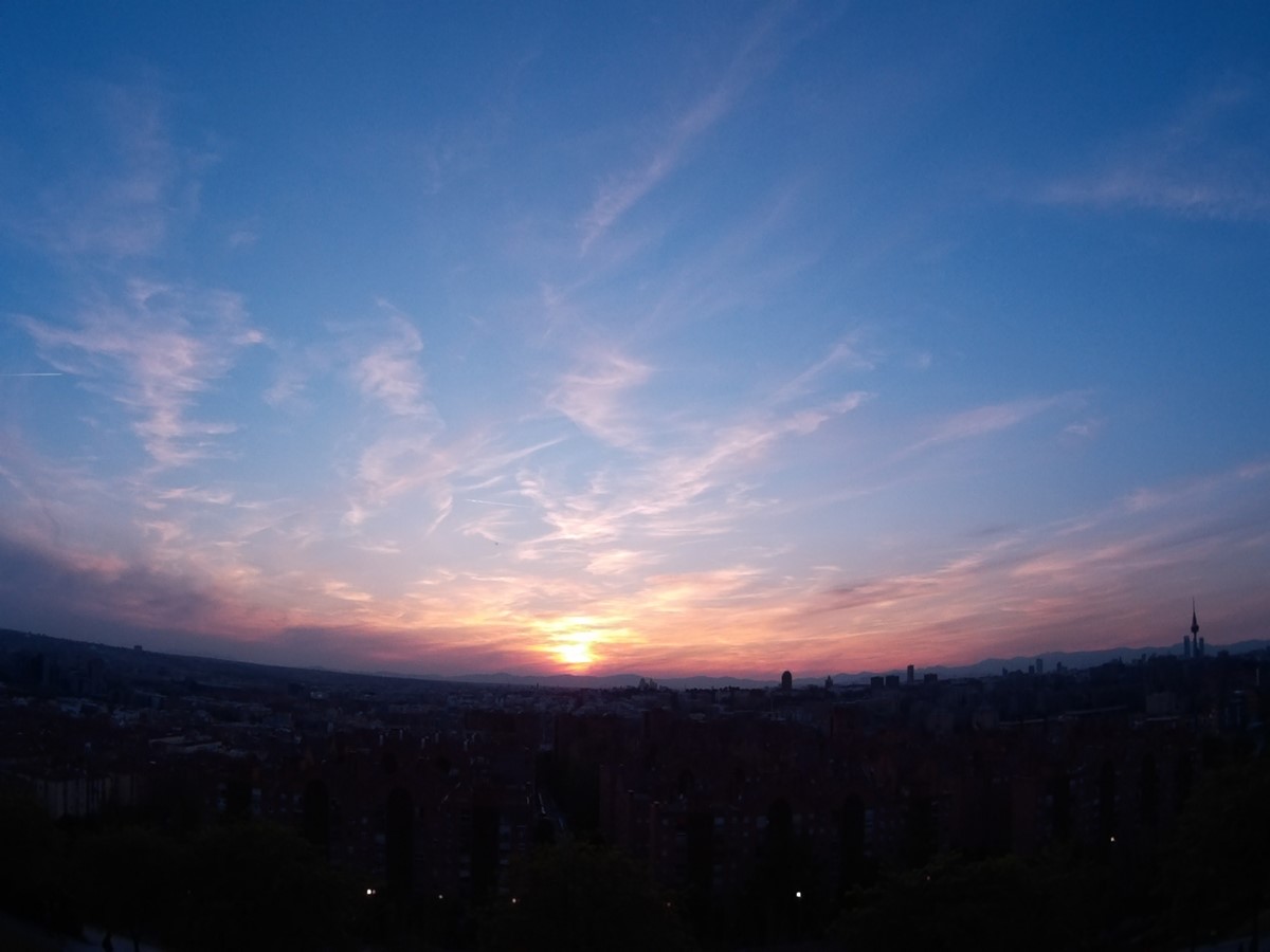 El Sol comienza a caer sobre Madrid