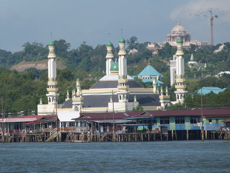 Mezquita y casas de Bandar Seri Begawan