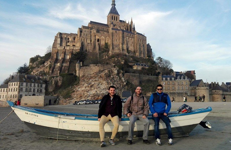 El grupo en el Mont-Saint-Michel