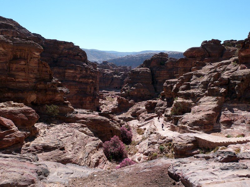 Vistas desde el camino al Monasterio de Petra