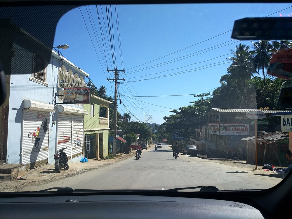 Estampas_de_un_pueblo_desde_el_coche