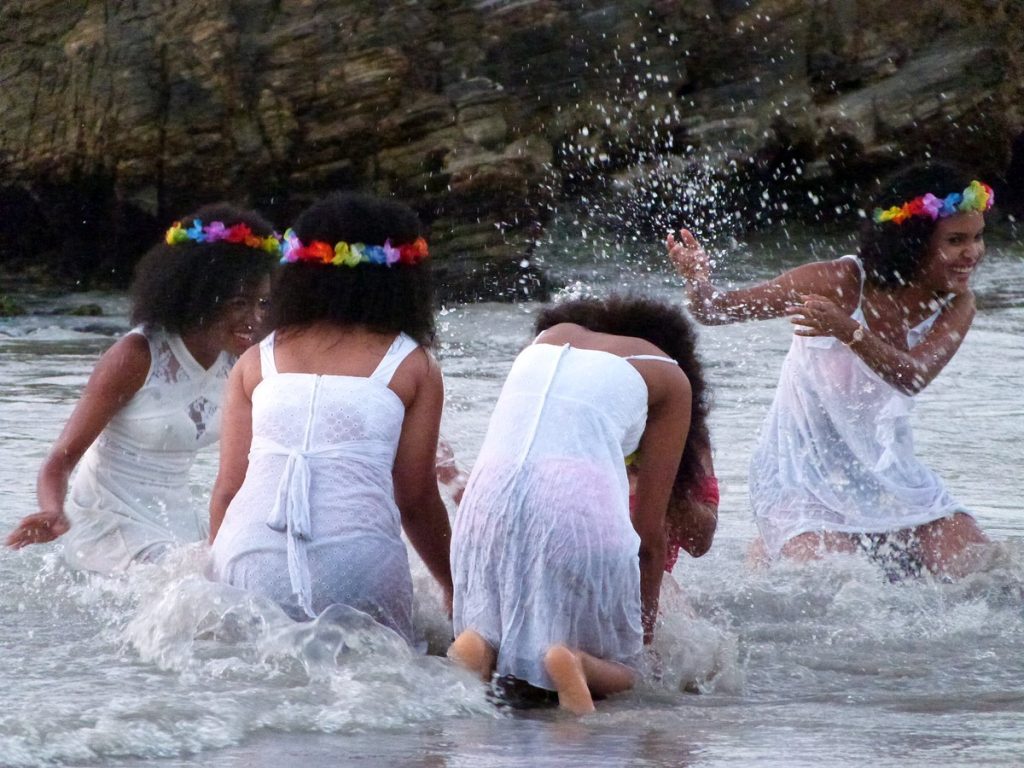 Jugando con el agua en Playa Bonita