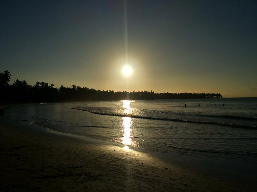 Primera postal al atardecer de Playa Bonita