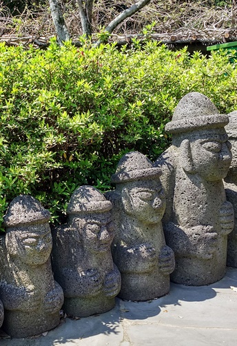 Algunos harubang de Jeju