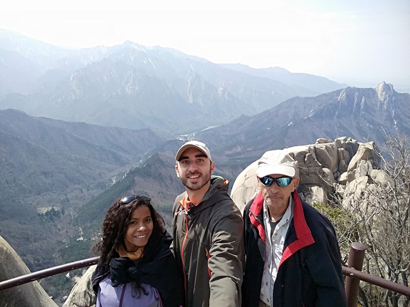 El equipo en la cima de Ulsanbawi