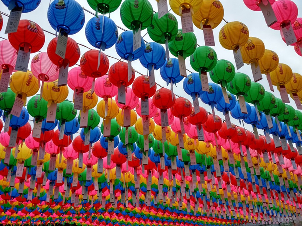 Colores en un templo budista en Seúl
