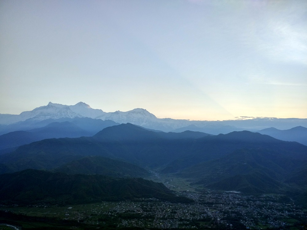 Primeros rayos de Sol en los Annapurnas