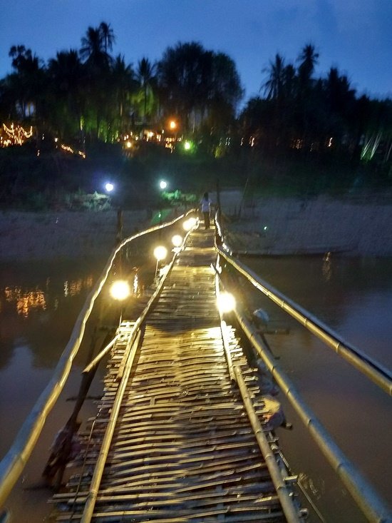 Puente de bambú en Luang Prabang