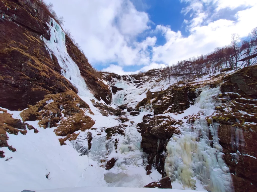 Cascada-camino-Myrdal